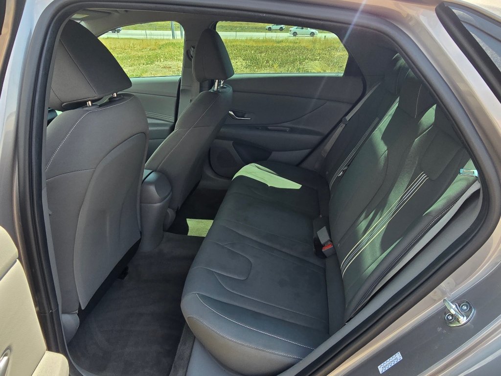 Used 2023 Hyundai Elantra SEL w/ Convenience Package FWD image 13