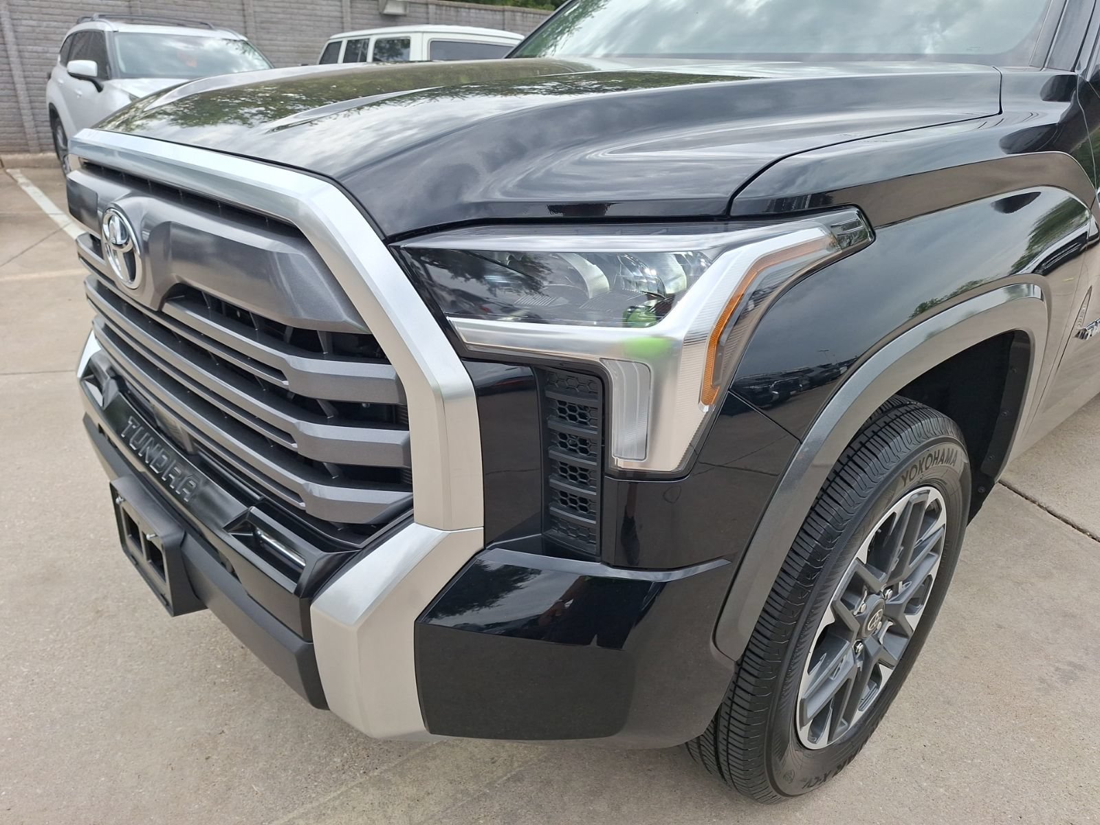Used 2026 Toyota Tundra Limited AWD/4WD image 10
