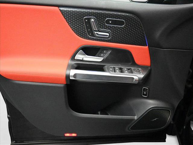 New 2025 Mercedes-Benz GLB 35 AMG 4MATIC image 19