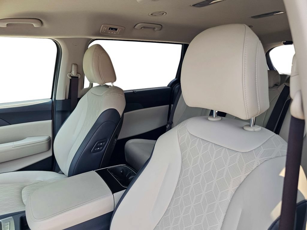 Certified 2025 Kia Carnival EX FWD image 19