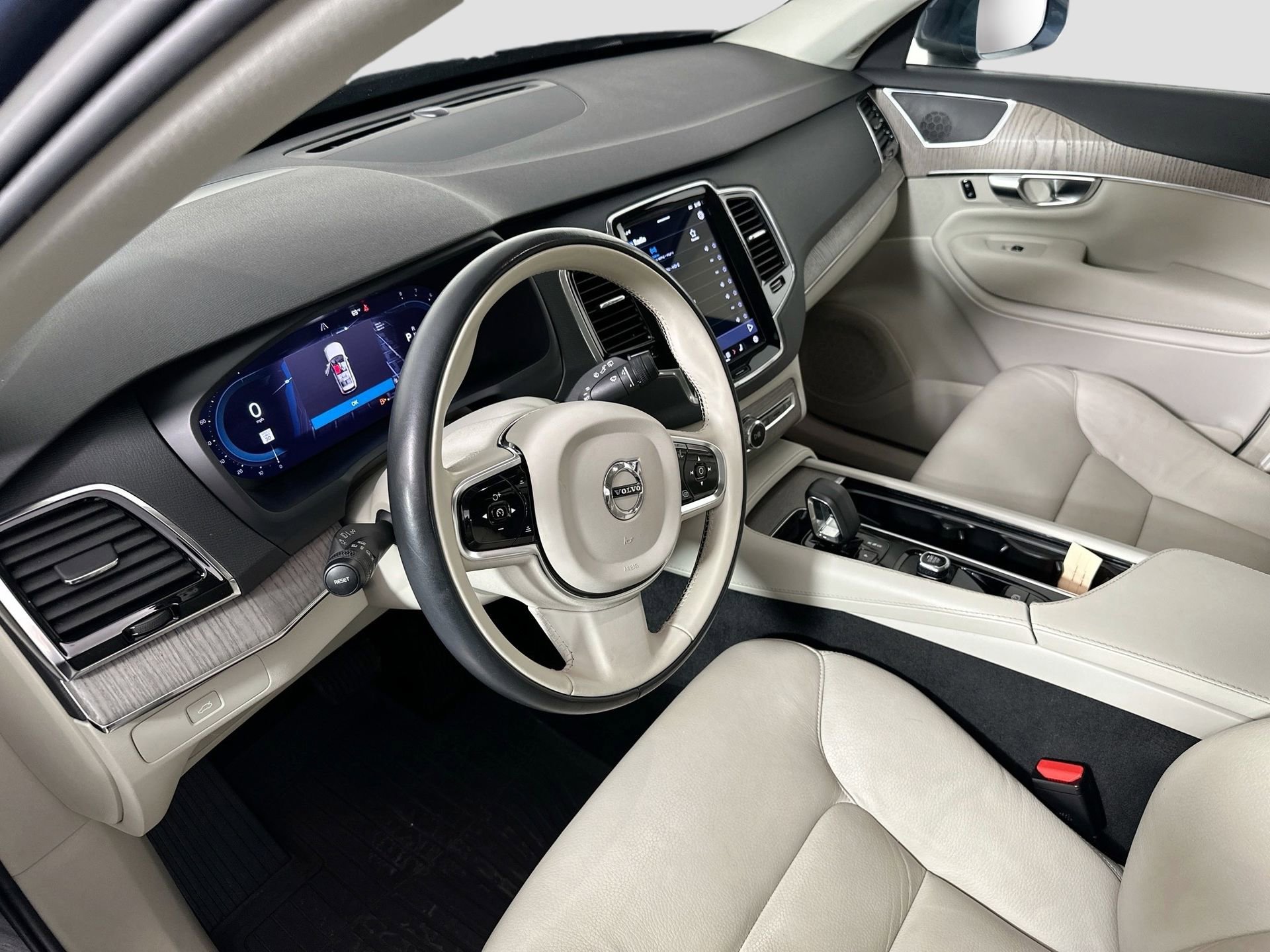 Certified 2023 Volvo XC90 B6 Plus w/ Protection Package image 10