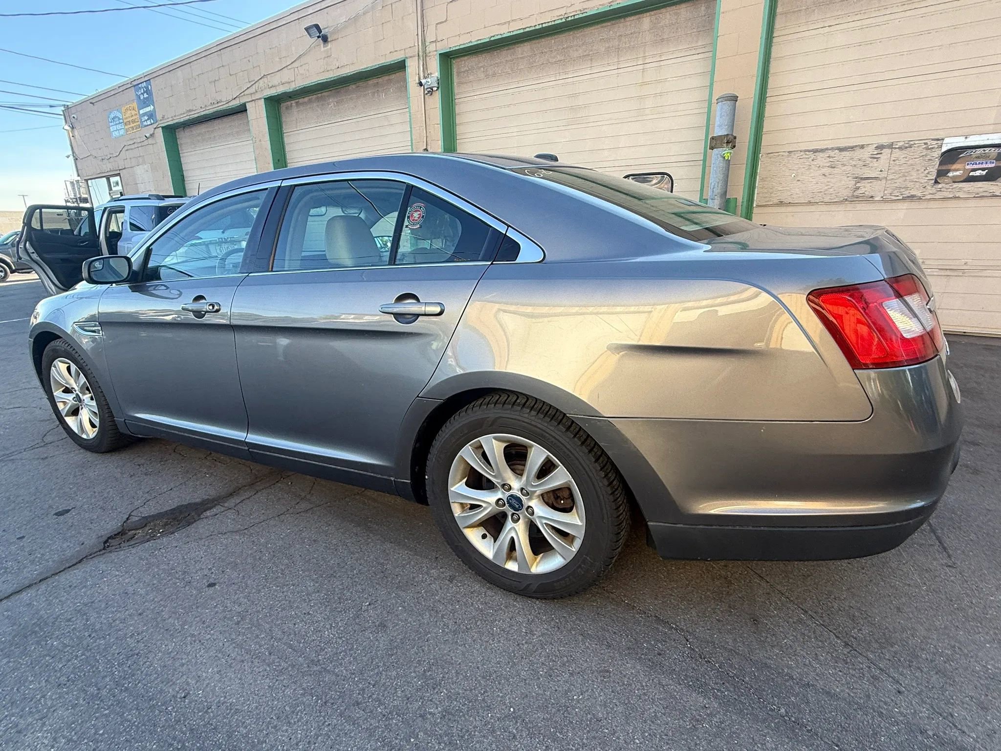 Used 2012 Ford Taurus SEL AWD/4WD image 5
