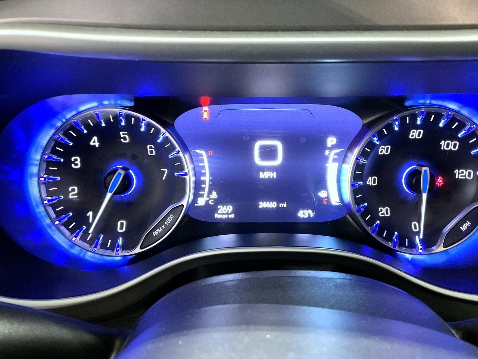 Used 2025 Chrysler Pacifica Select image 12