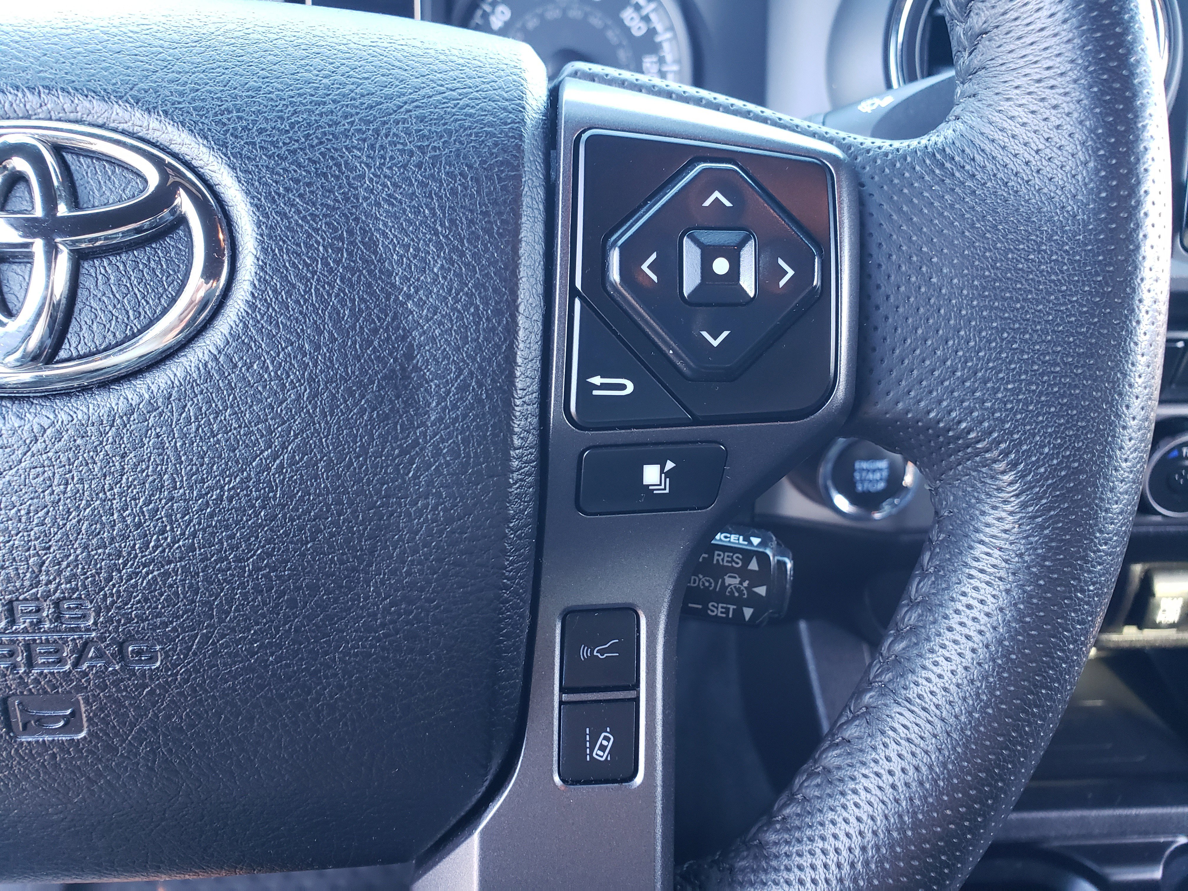 Used 2022 Toyota Tacoma TRD Off-Road w/ Technology Package image 17