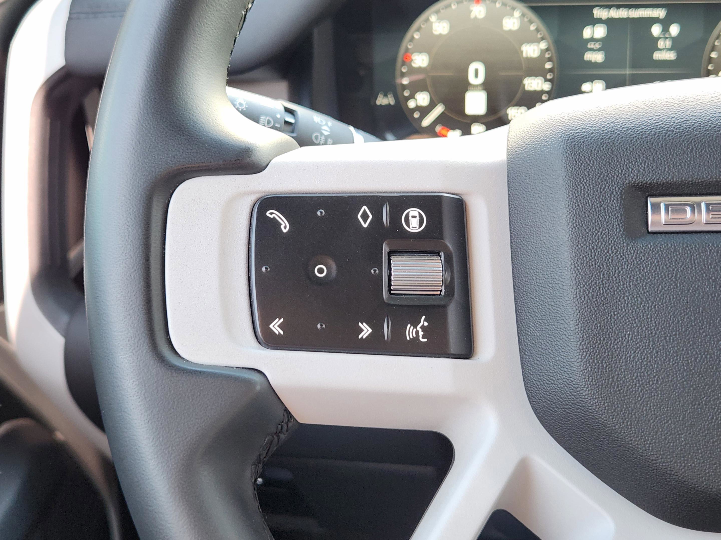 Used 2025 Land Rover Defender 110 S image 27