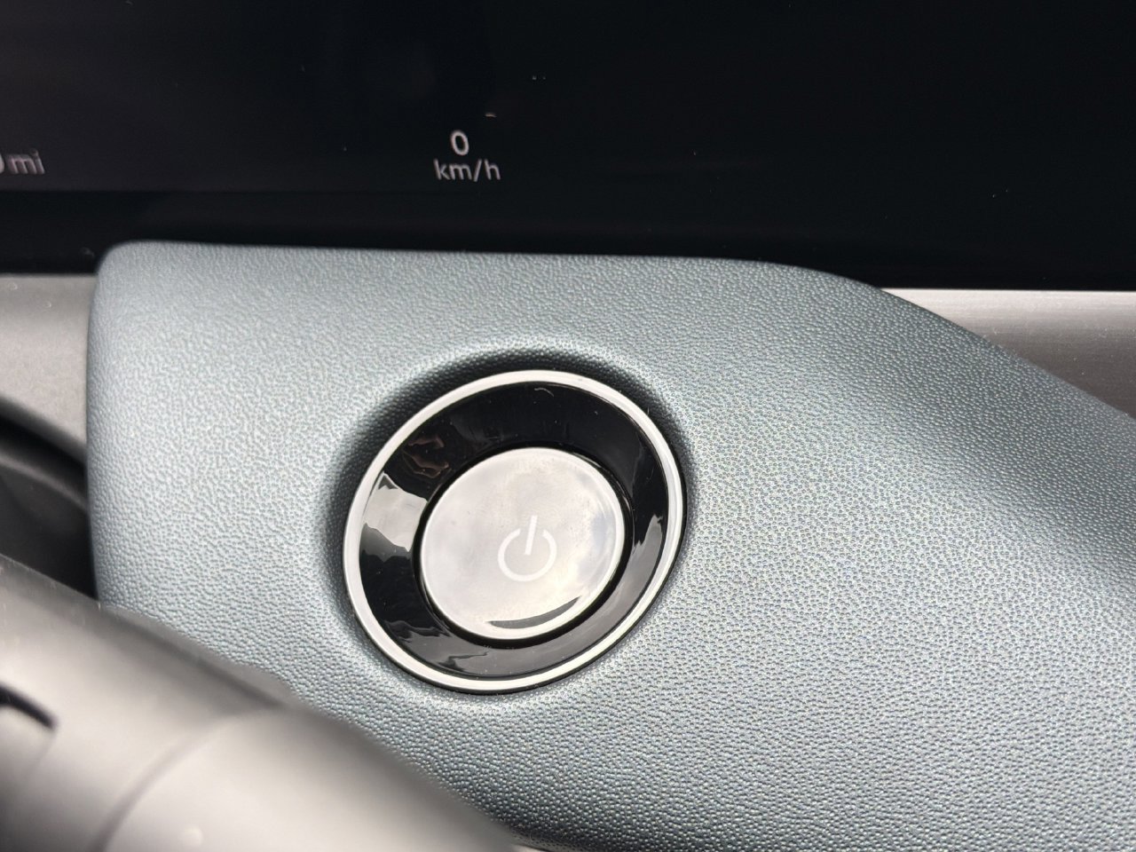 New 2026 Nissan Leaf w/ Illuminated Package FWD image 8