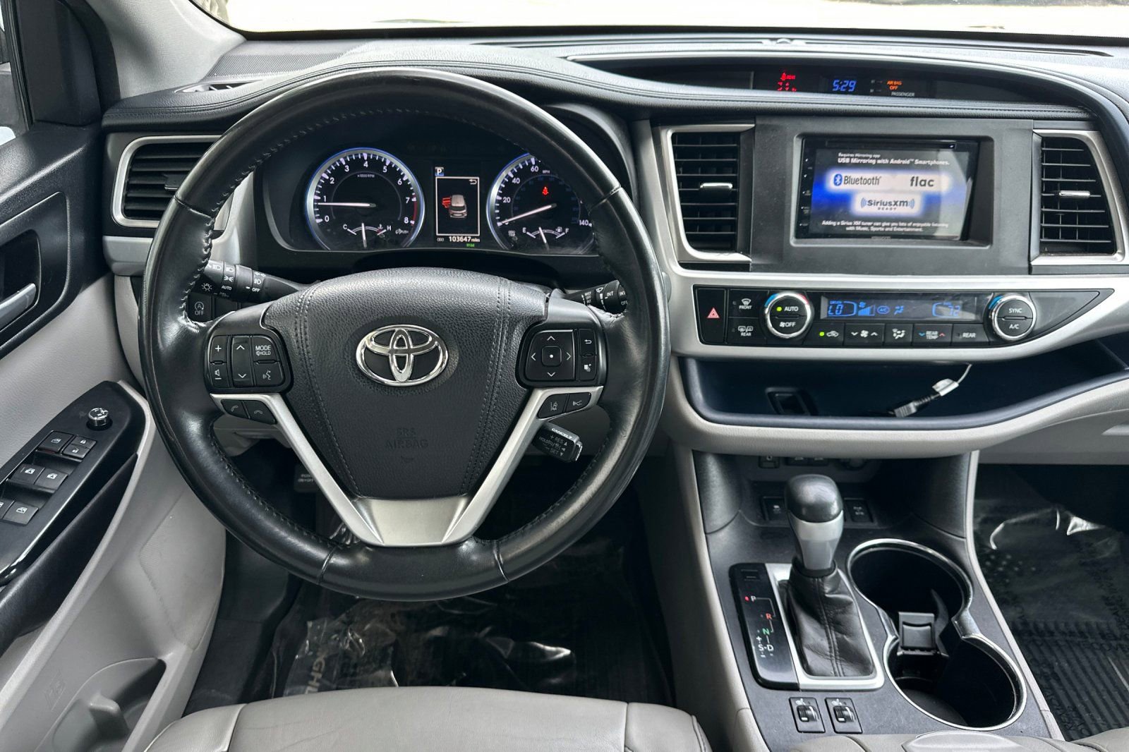 Used 2017 Toyota Highlander XLE AWD/4WD image 11