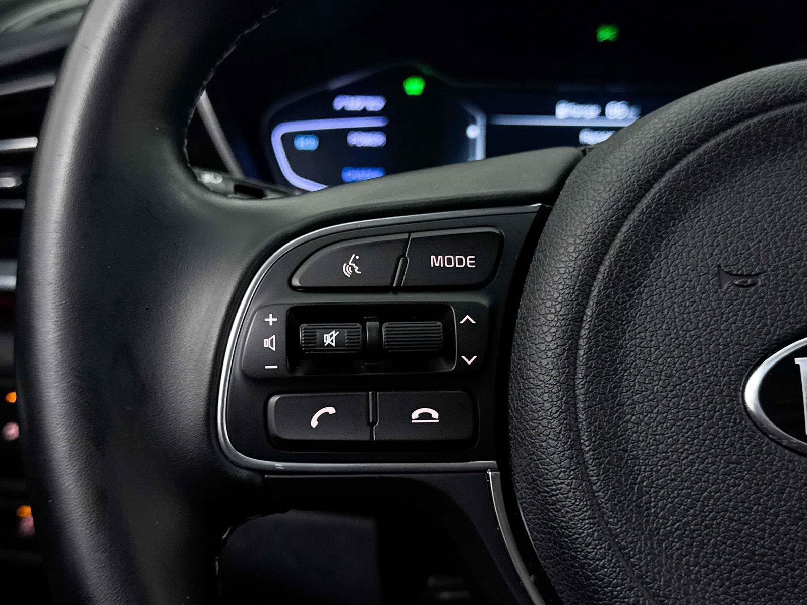 Used 2020 Kia Niro EX FWD image 31