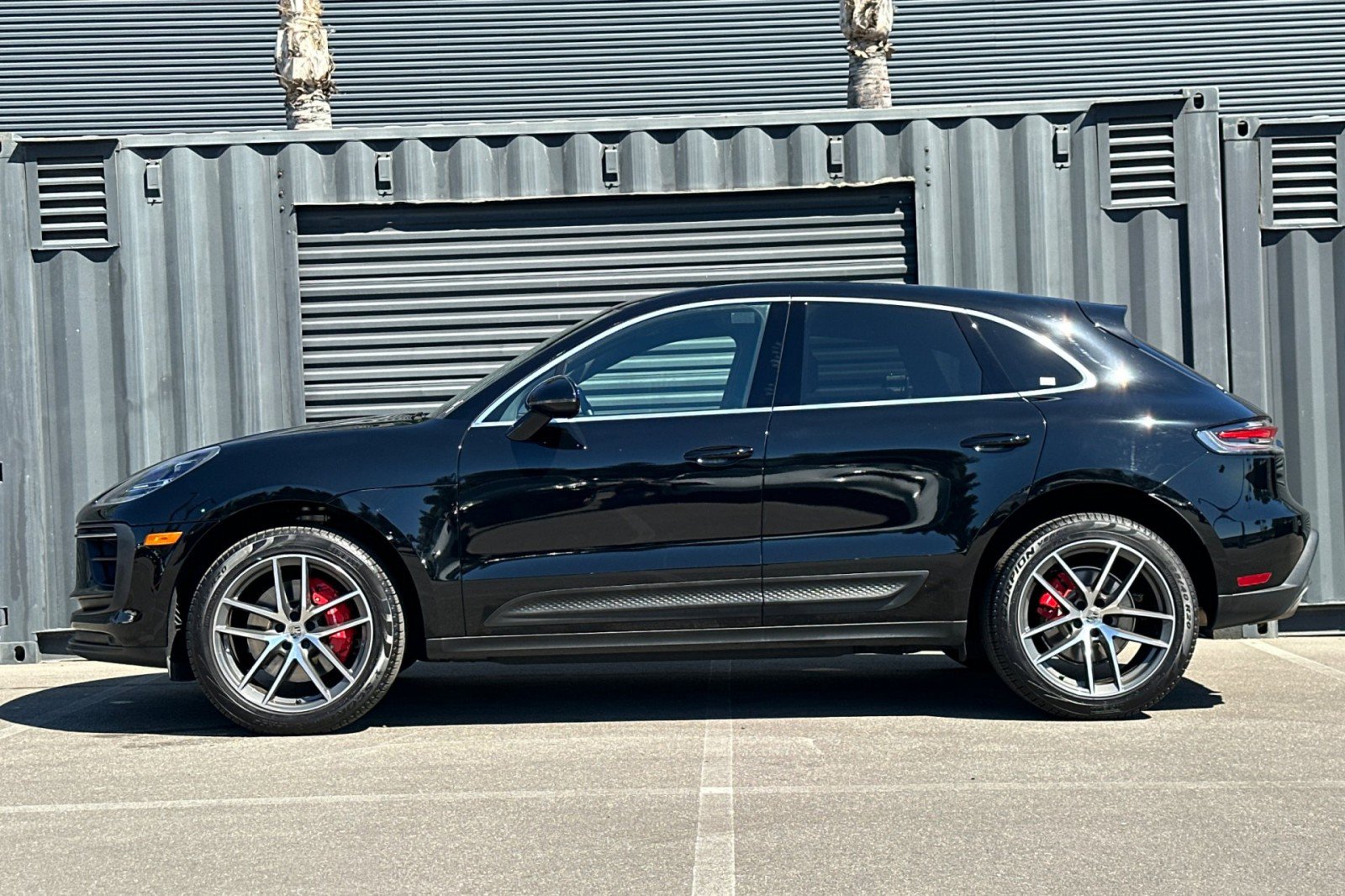 Certified 2023 Porsche Macan S AWD/4WD image 2