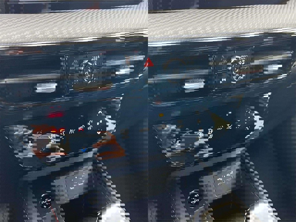 New 2026 Nissan Kicks SR w/ Cold Weather Package image 15