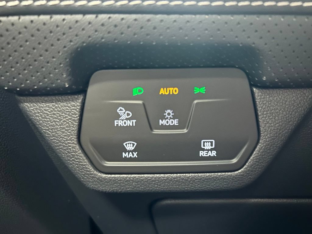 Used 2025 Volkswagen Atlas SE AWD/4WD image 12