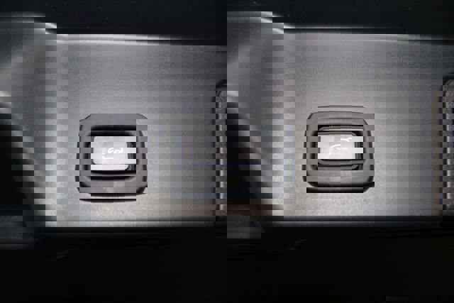 Used 2020 Land Rover Range Rover Evoque S image 23