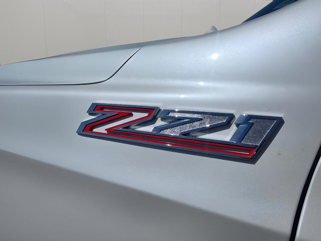 Used 2025 Chevrolet Suburban Z71 AWD/4WD image 16