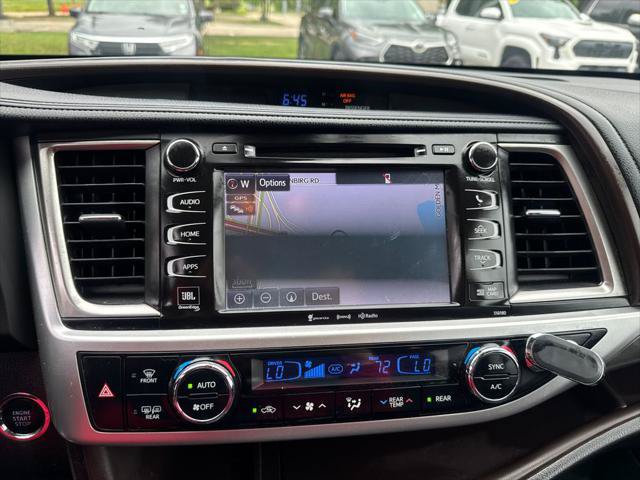 Certified 2017 Toyota Highlander Limited Platinum FWD image 26