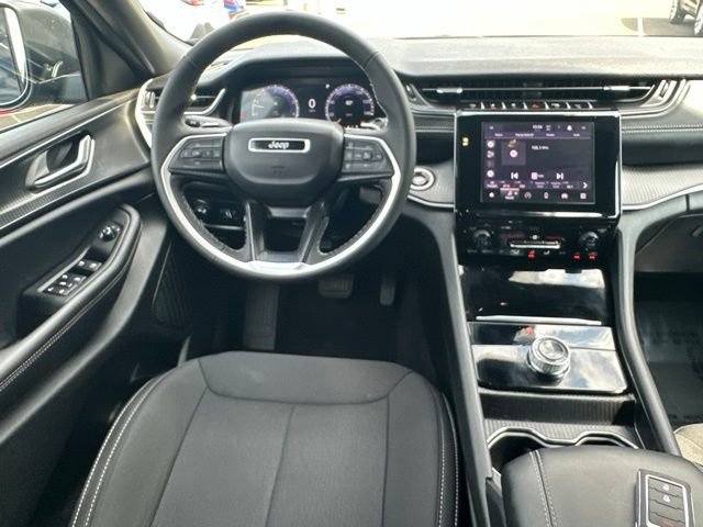 Used 2025 Jeep Grand Cherokee L Laredo AWD/4WD image 33