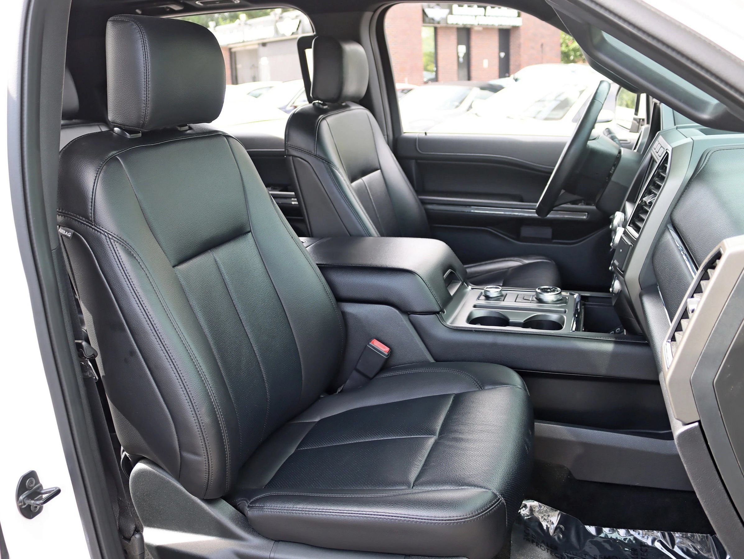 Used 2019 Ford Expedition XLT w/ Equipment Group 202A AWD/4WD image 30