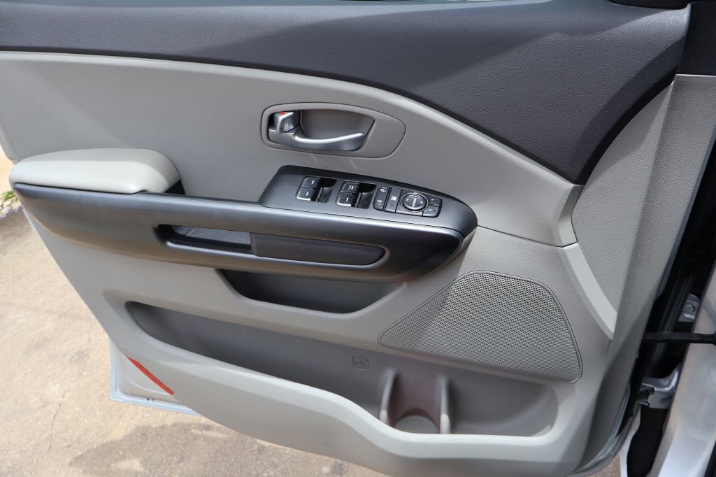 Used 2016 Kia Sedona L FWD image 31