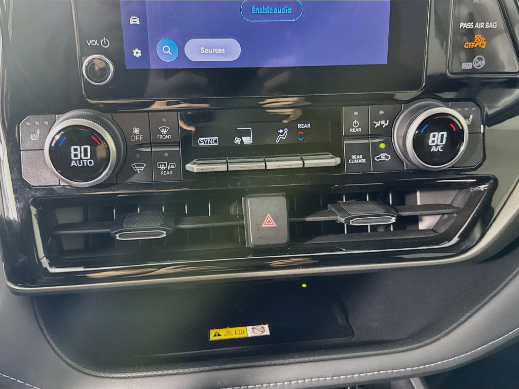 Used 2024 Toyota Highlander XLE FWD image 18
