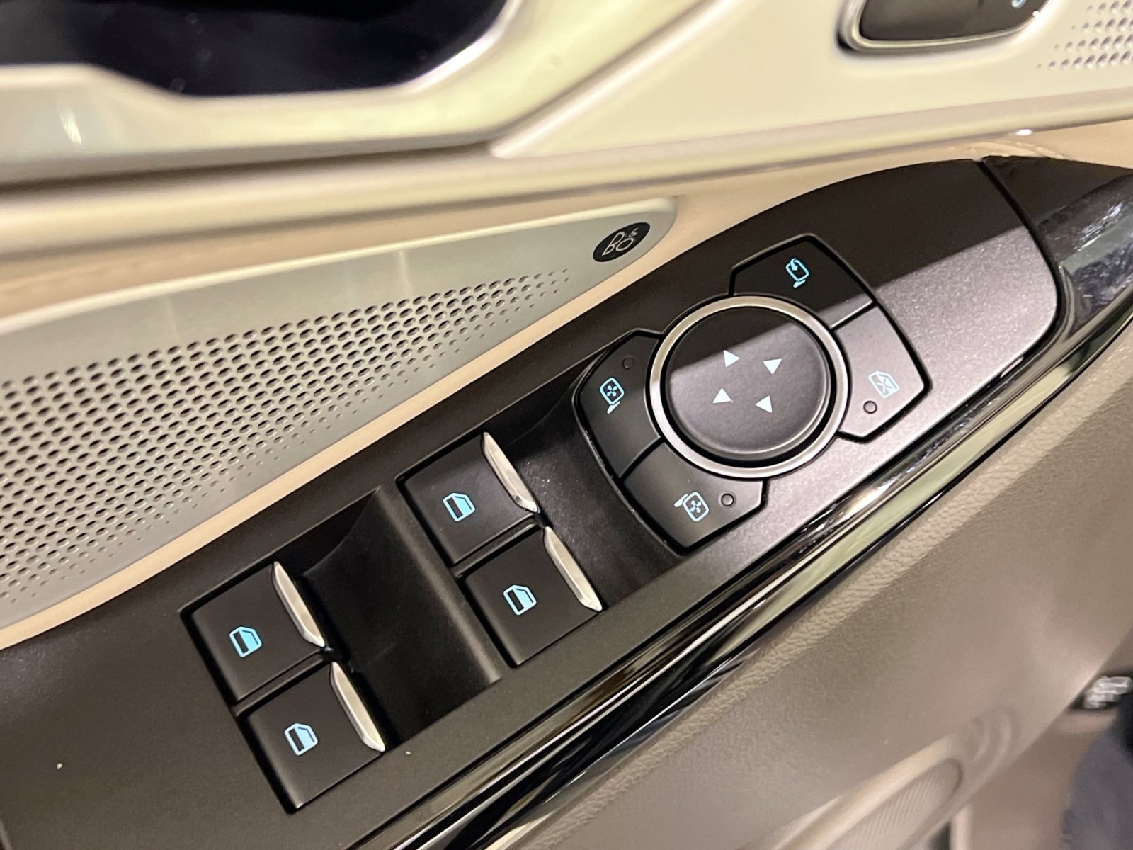 Used 2023 Ford Explorer Platinum w/ Technology Package image 33