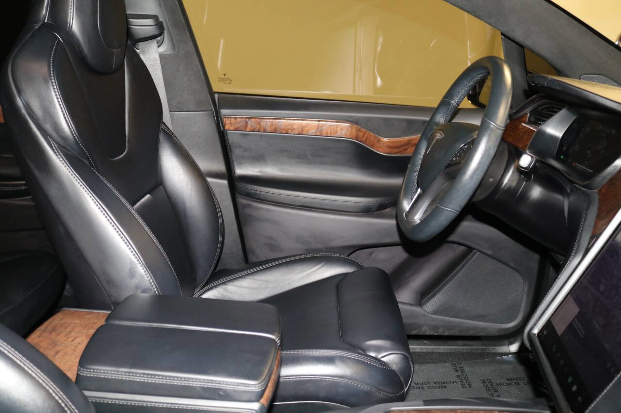 Used 2020 Tesla Model X image 89
