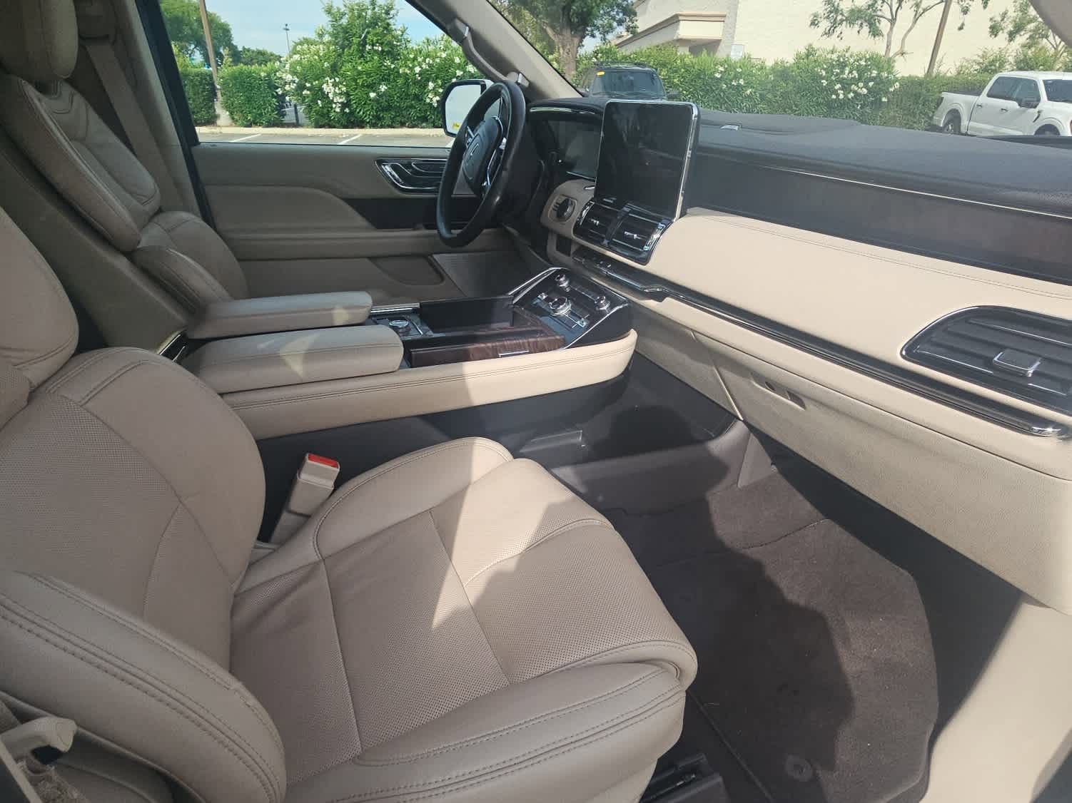 Used 2020 Lincoln Navigator Reserve w/ Equipment Group 208A Reserve AWD/4WD image 14