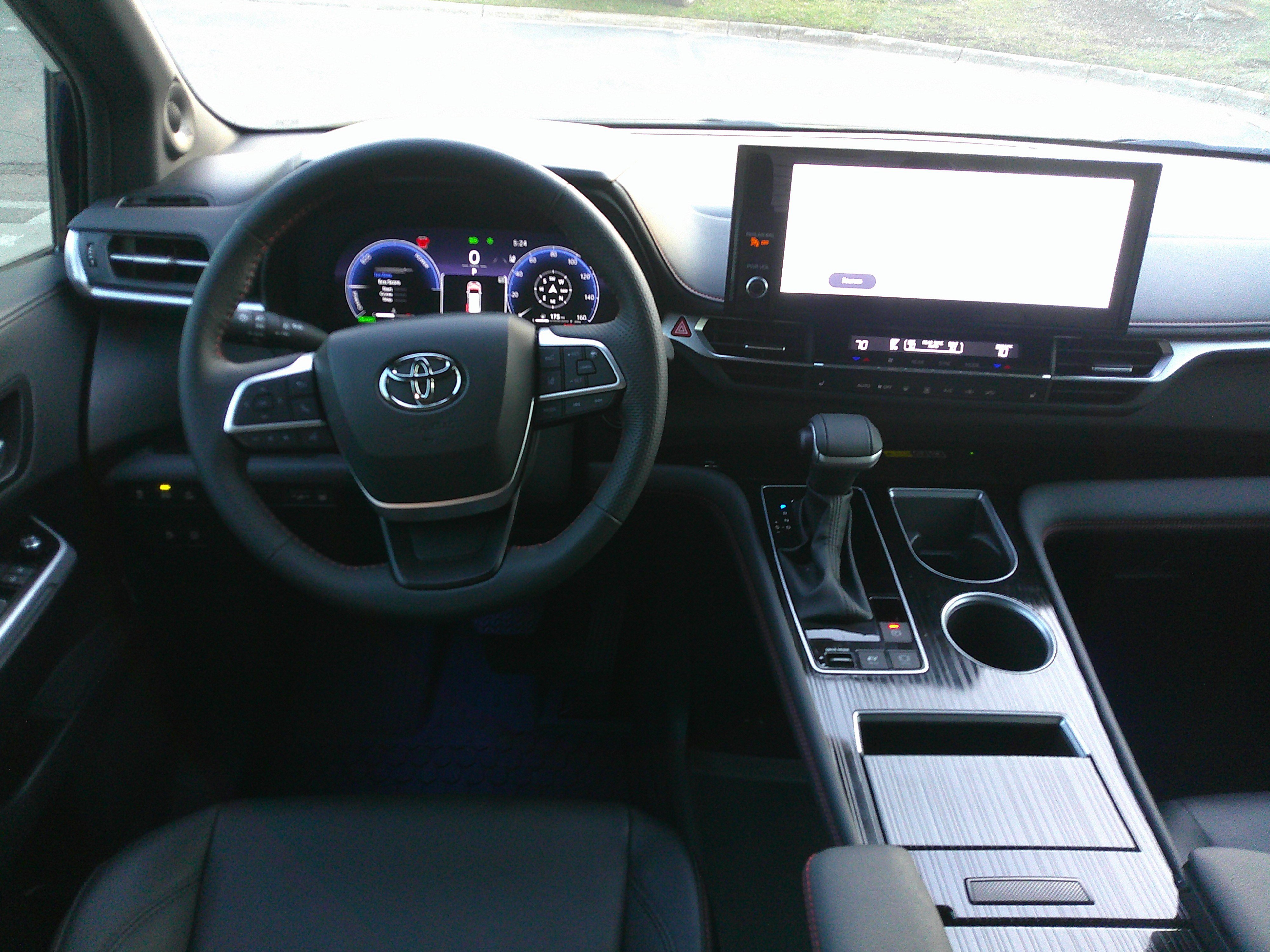 Used 2025 Toyota Sienna XSE w/ XSE Plus Package image 32