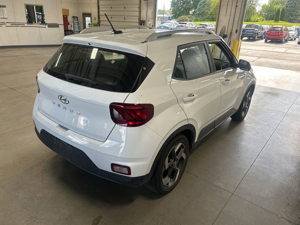 Used 2025 Hyundai Venue SEL FWD image 7
