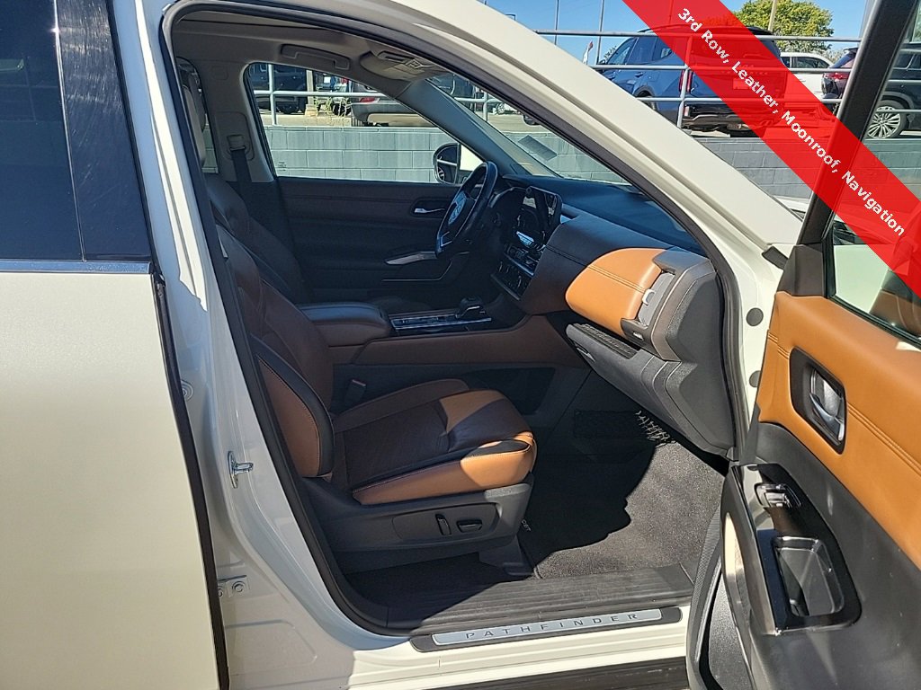 Used 2022 Nissan Pathfinder Platinum w/ Cargo Package image 17