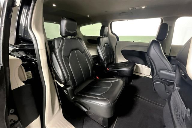 Used 2022 Chrysler Pacifica Touring-L image 26