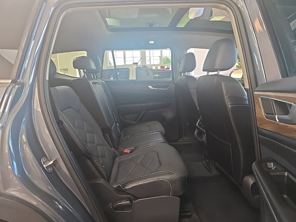 Used 2024 Volkswagen Atlas SE AWD/4WD image 36