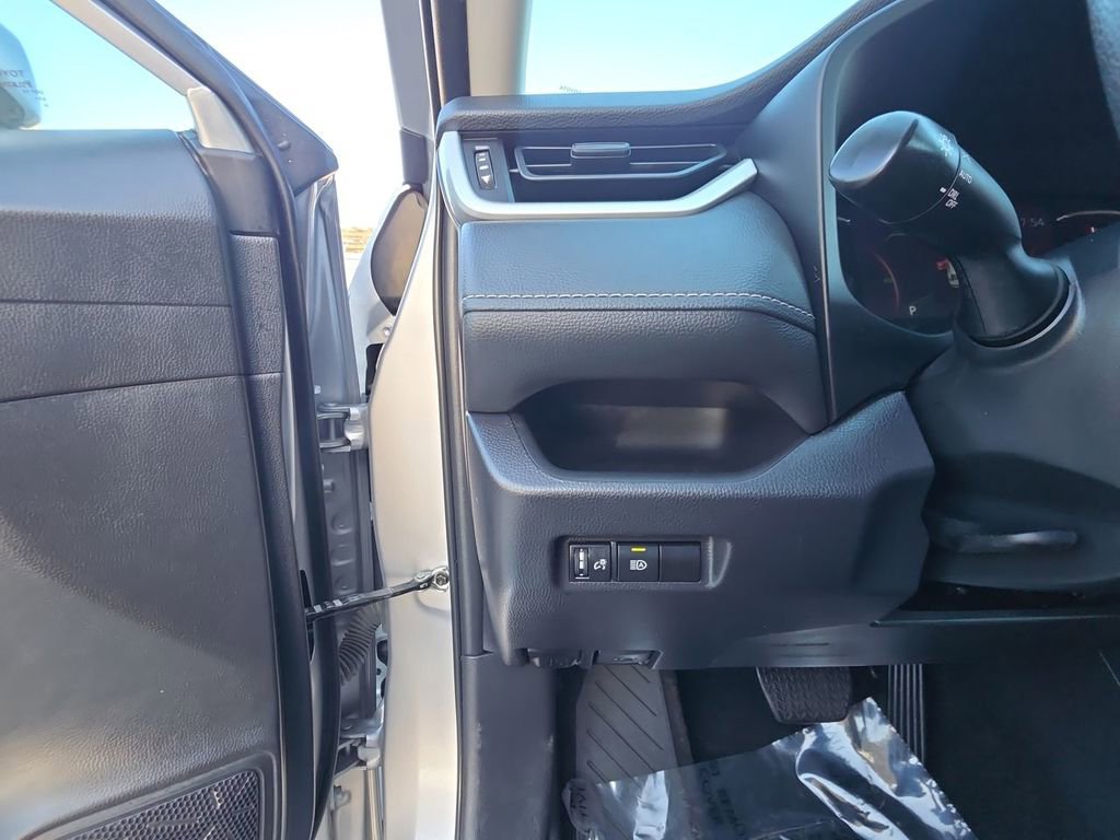 Used 2024 Toyota RAV4 XLE AWD/4WD image 18