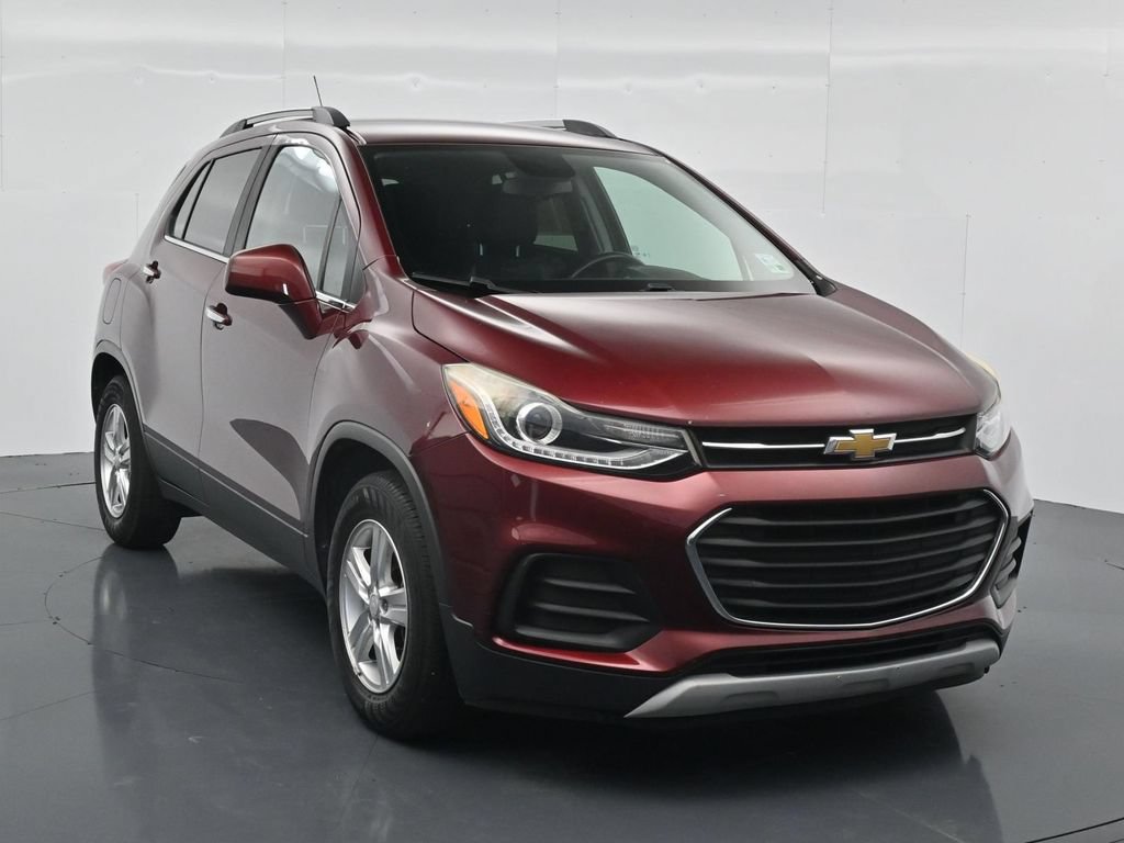Used 2017 Chevrolet Trax LT w/ LT Convenience Package FWD image 3