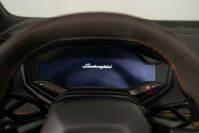 Used 2024 Lamborghini Huracan EVO image 18