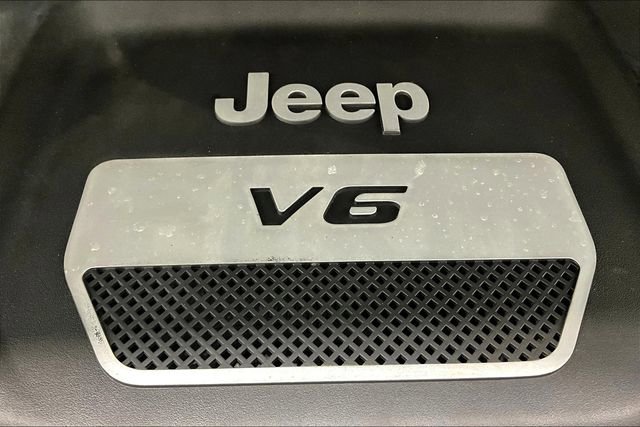 Used 2016 Jeep Wrangler Unlimited Rubicon w/ Dual Top Group AWD/4WD image 31