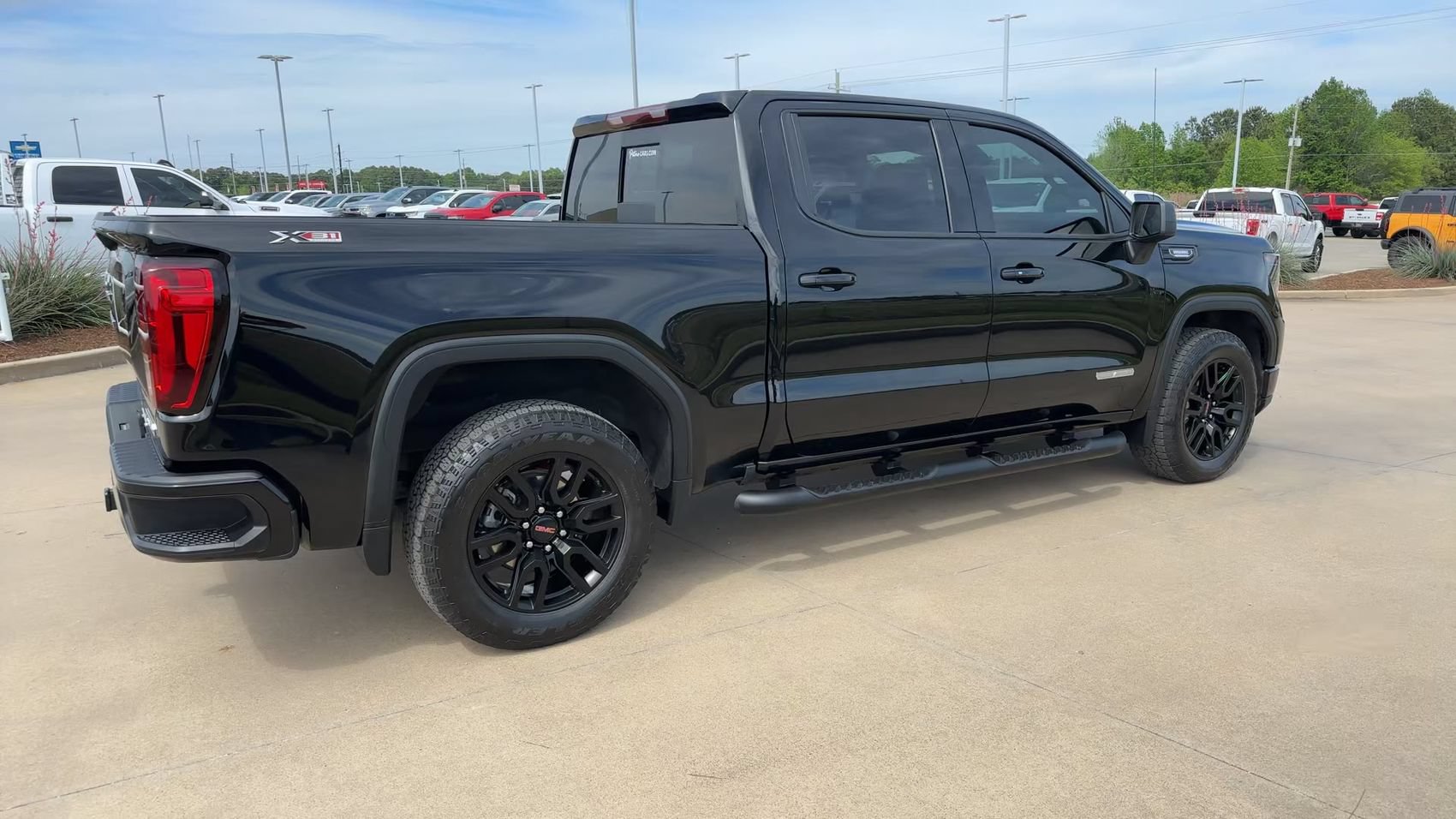 Used 2024 GMC Sierra 1500 Elevation w/ Preferred Package AWD/4WD image 9