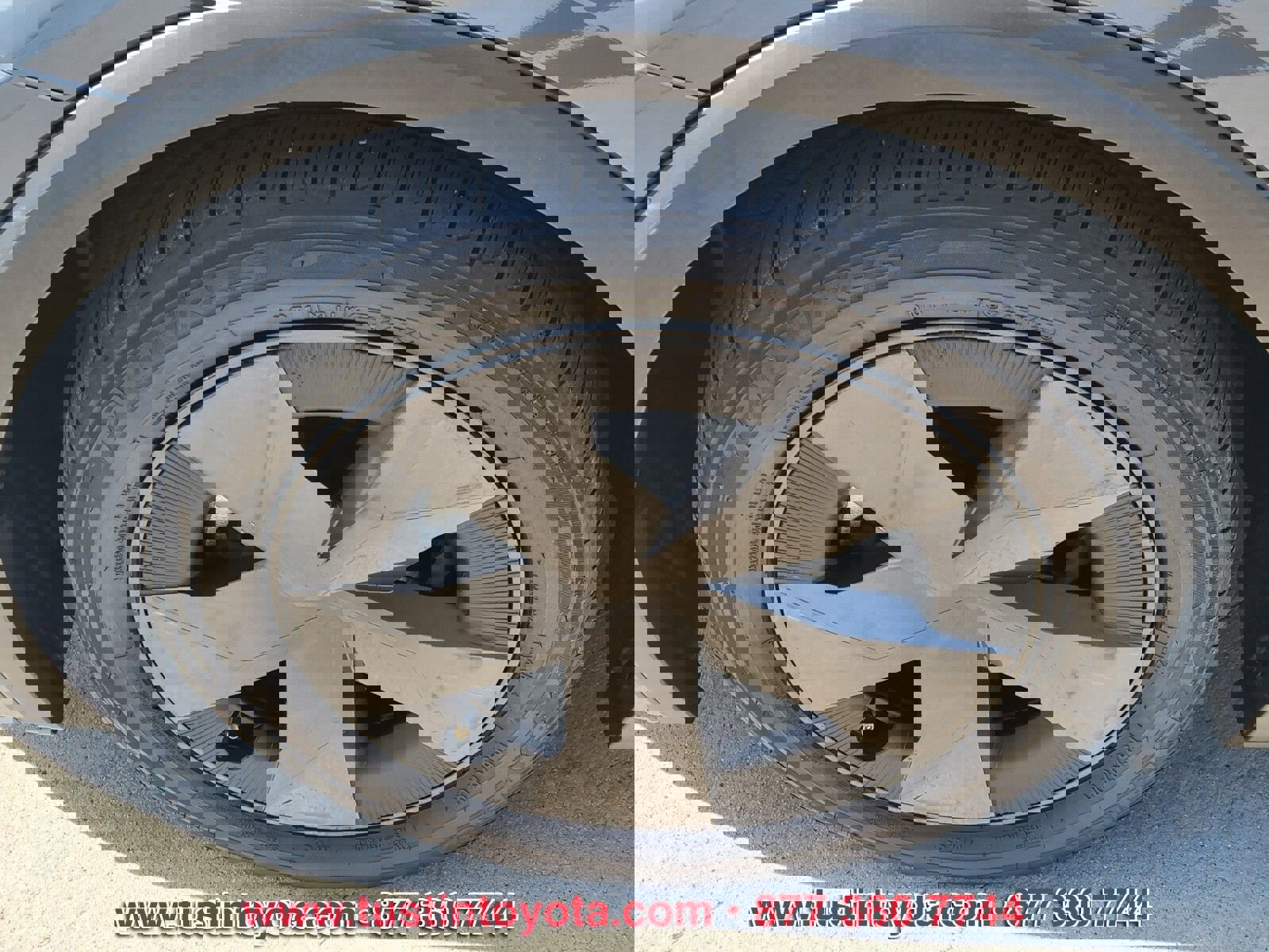 Used 2024 Toyota Prius LE FWD image 9