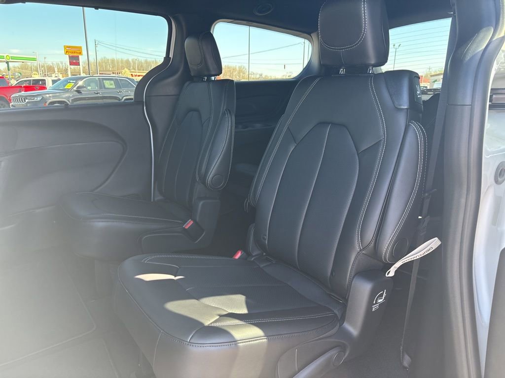 New 2025 Chrysler Pacifica Select image 14