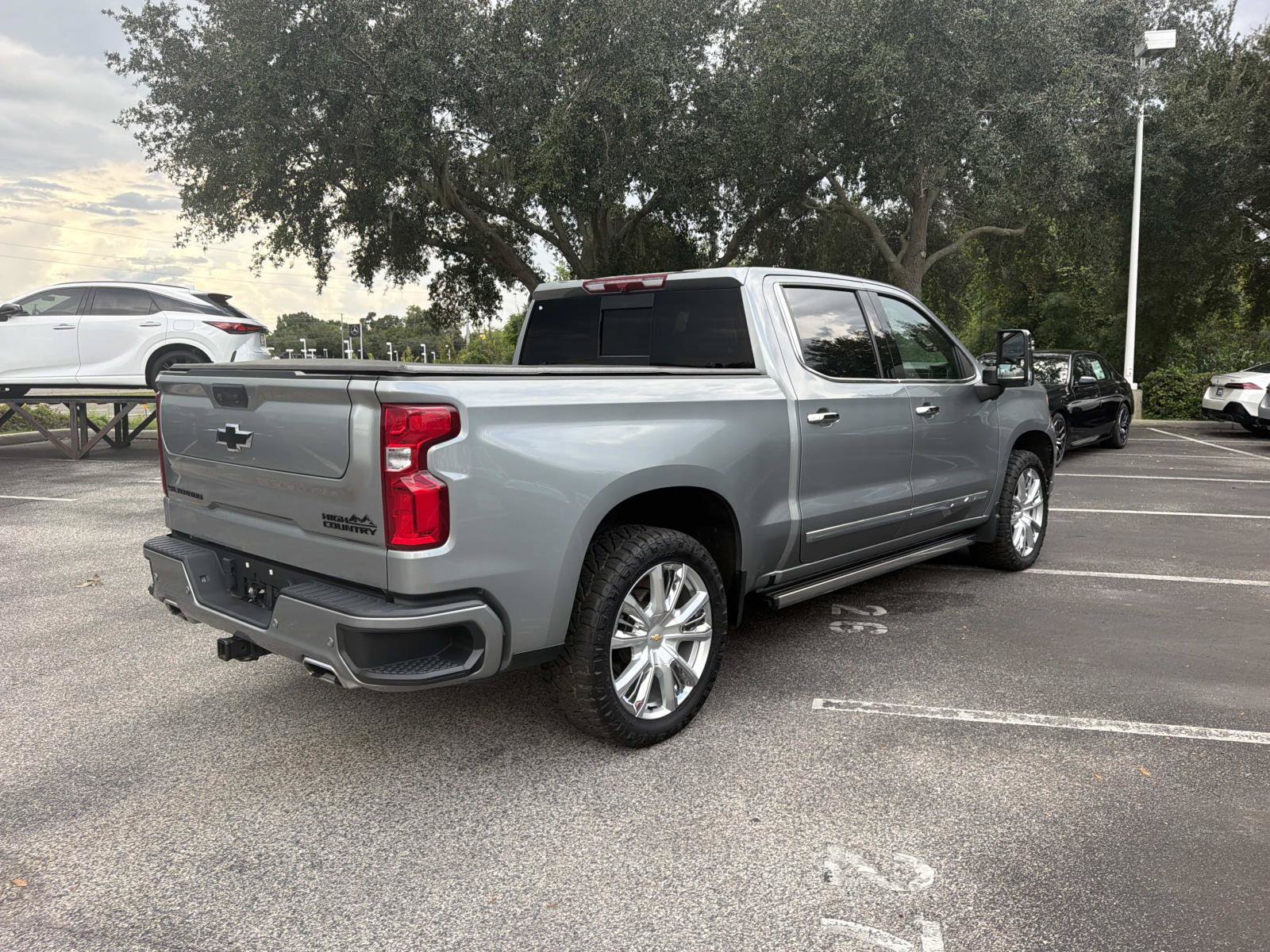 Used 2024 Chevrolet Silverado 1500 High Country w/ High Country Premium Package AWD/4WD image 4