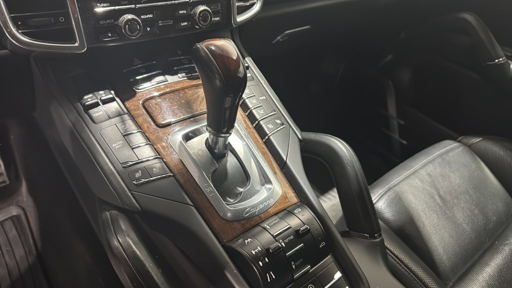 Used 2011 Porsche Cayenne Turbo image 15