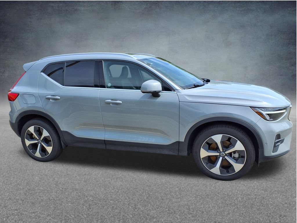 Used 2025 Volvo XC40 B5 Plus AWD/4WD image 5