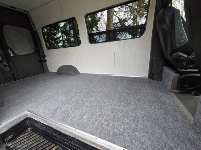 Used 2017 Mercedes-Benz Sprinter 2500 image 21