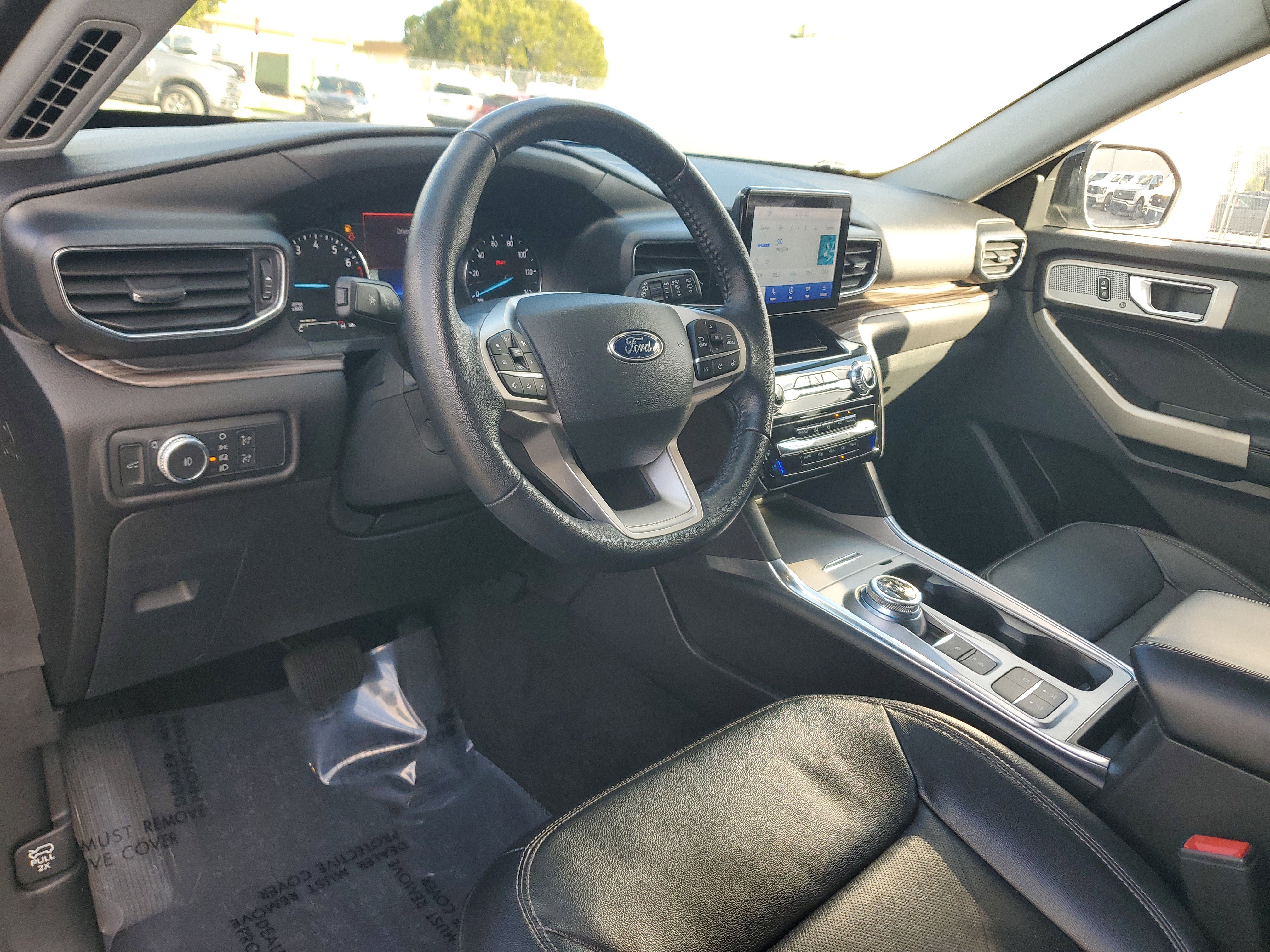 Used 2022 Ford Explorer Limited w/ Equipment Group 301A image 9