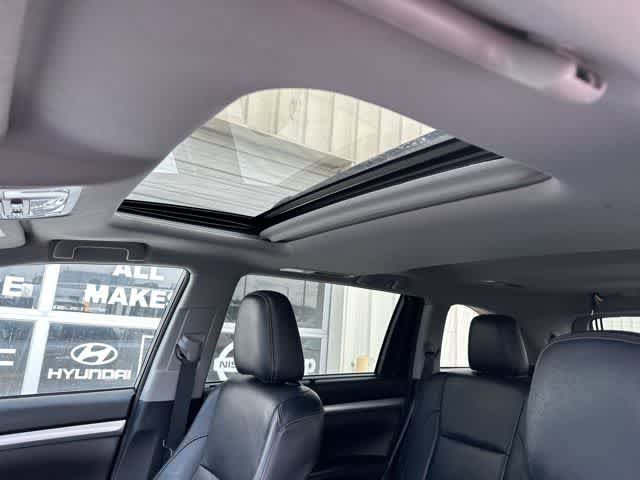 Used 2017 Toyota Highlander XLE image 5
