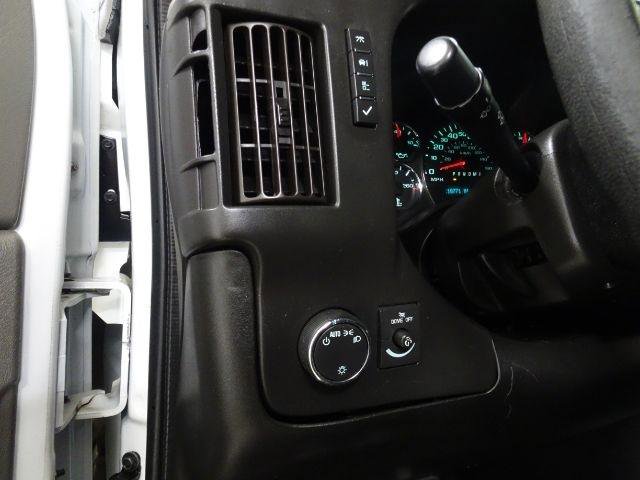 Used 2018 Chevrolet Express 2500 w/ Driver Convenience Package RWD image 25