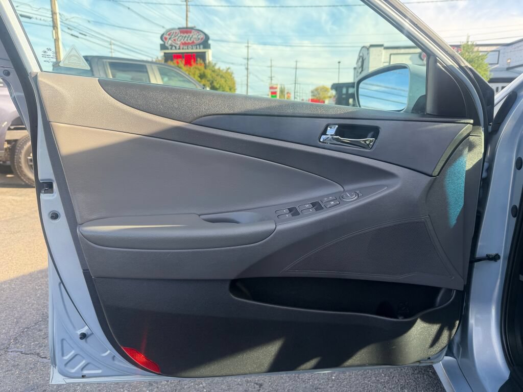 Used 2013 Hyundai Sonata GLS w/ Popular Equipment Pkg FWD image 9