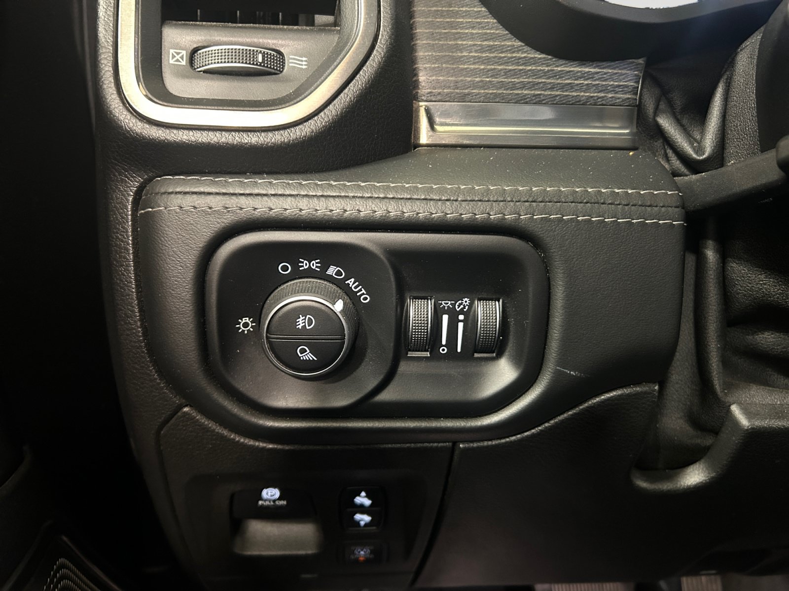 Used 2019 RAM 1500 Limited RWD image 18