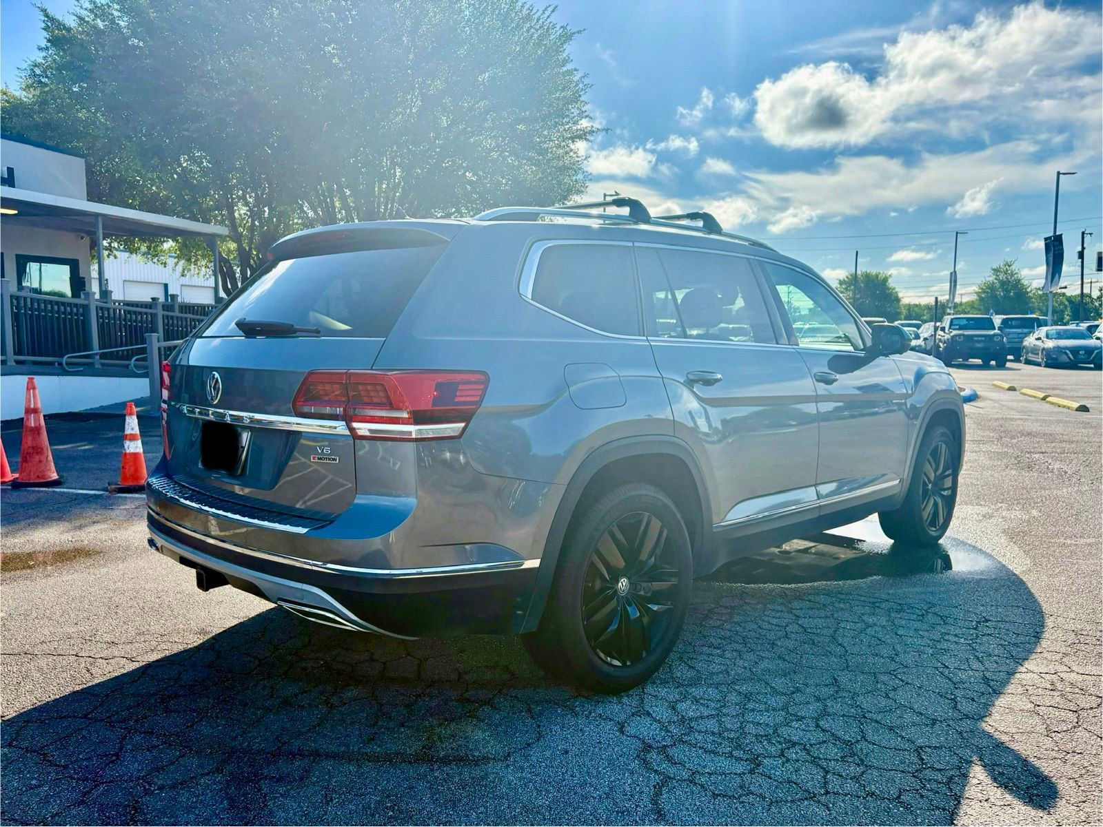 Used 2019 Volkswagen Atlas SEL Premium AWD/4WD image 3