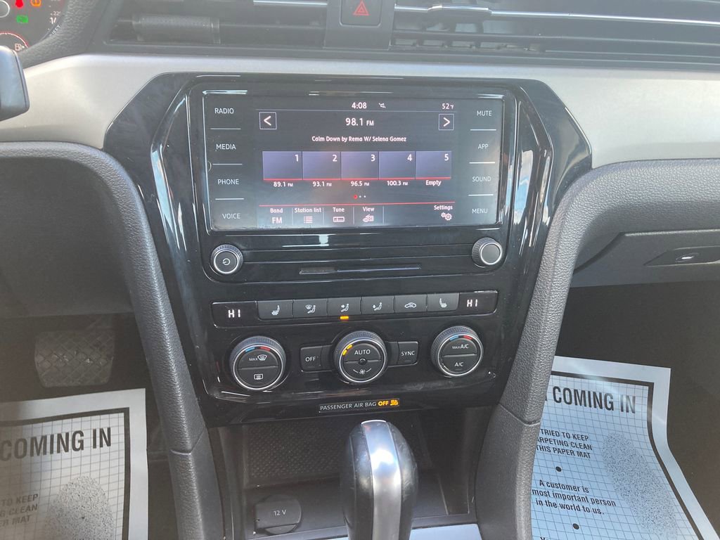 Used 2022 Volkswagen Passat 2.0T SE image 22