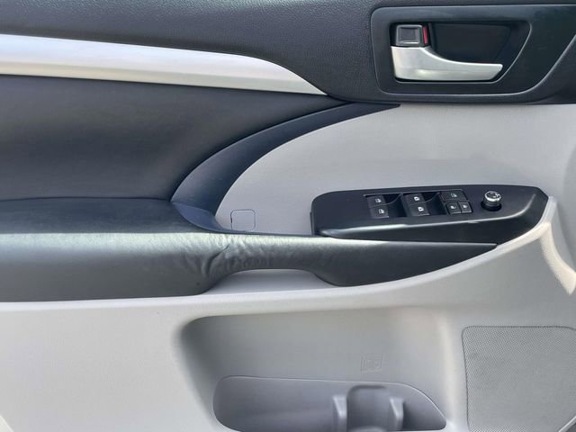 Used 2015 Toyota Highlander XLE image 26