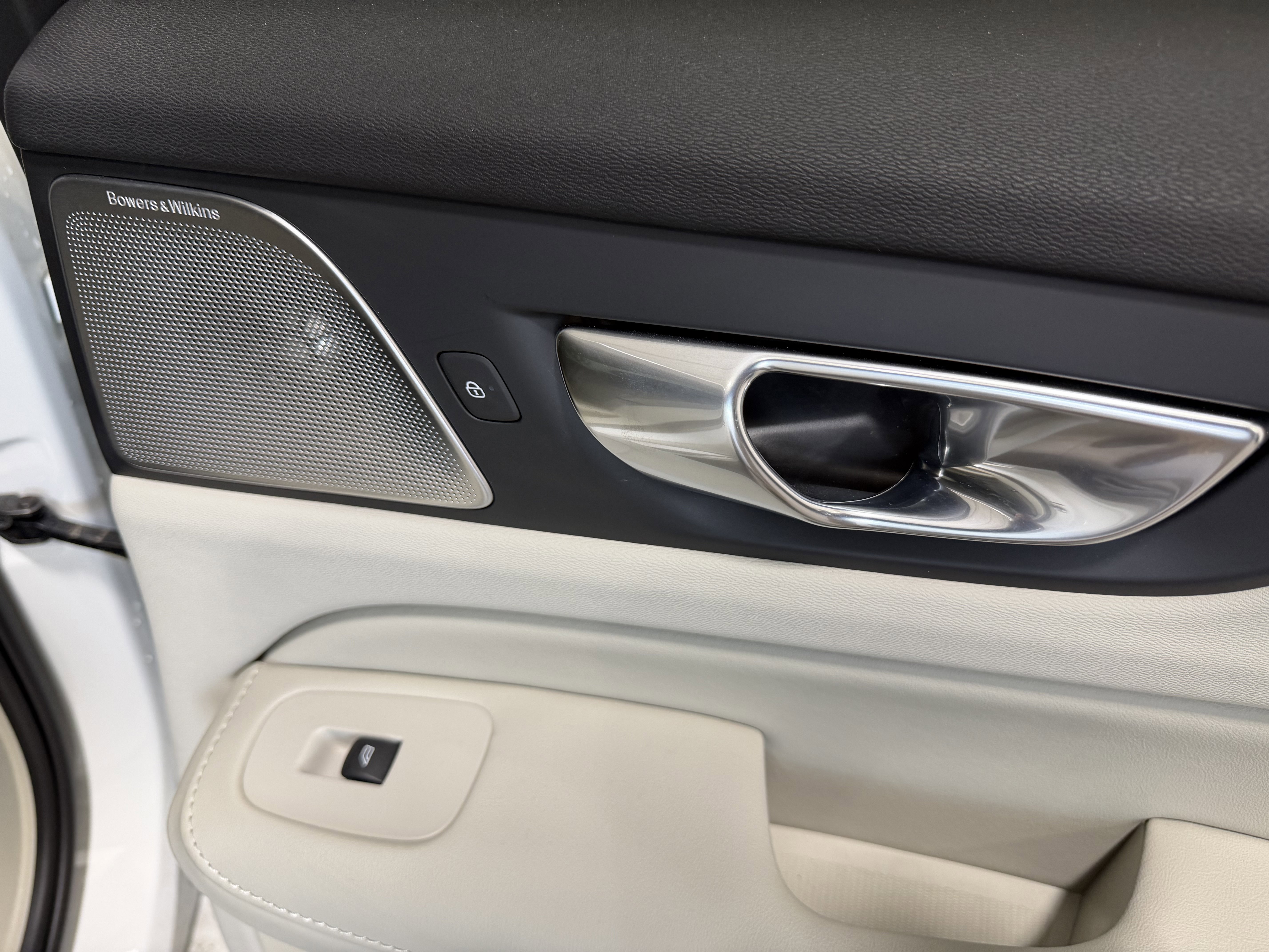 Used 2023 Volvo S60 B5 Ultimate w/ Climate Package image 30